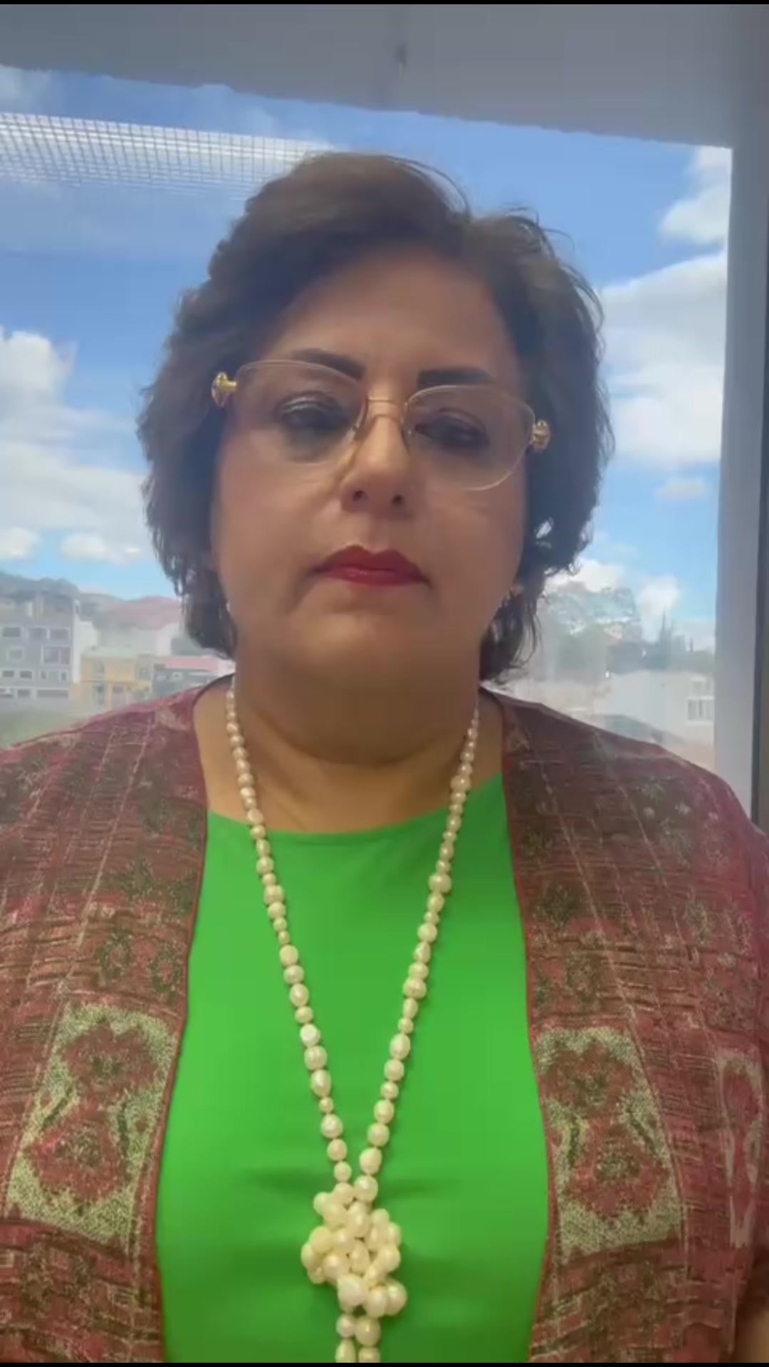 No, no existe ningún decreto que establezca que si se anulan las elecciones, el gobierno actual permanece automáticamente por dos años.