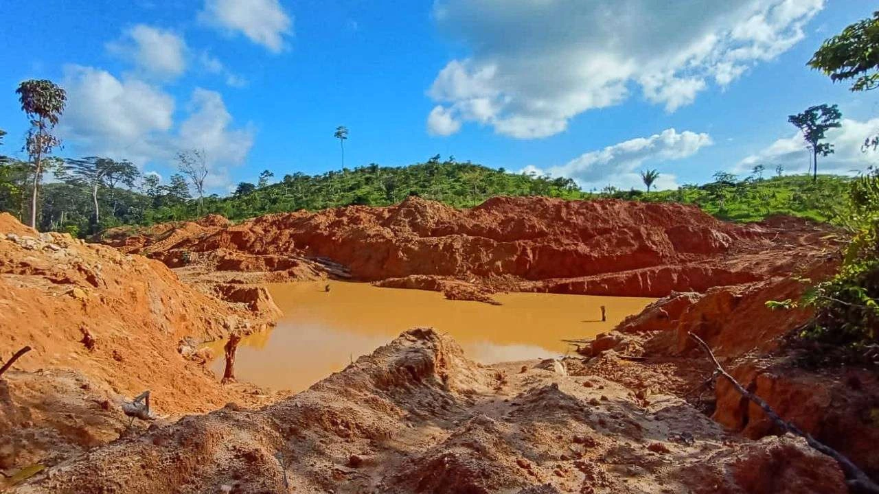Si, autoridades confirman explotación ilegal de oro y daños en la biosfera del Río Plátano.