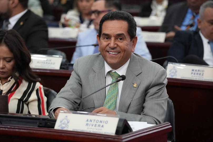 No, Toño Rivera no propuso “licencia felina” para registrar gatos